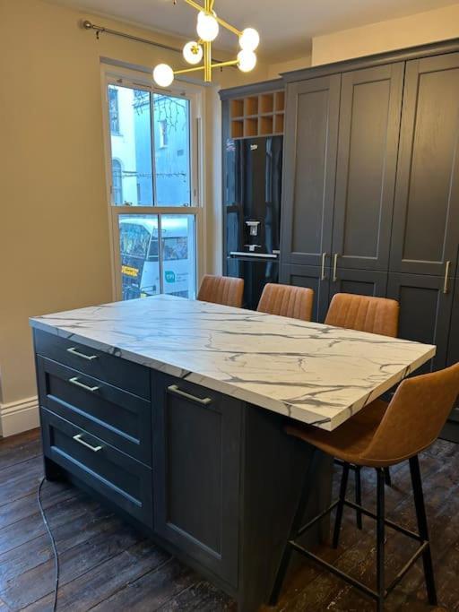 Patrick Street Townhouse Apartment Cork Luaran gambar